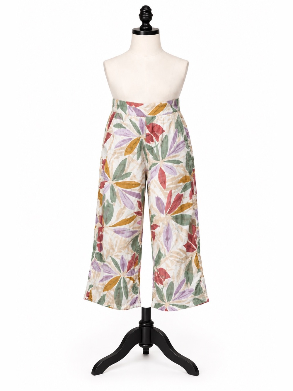 Nicole Miller Linen Leaf-Print Cropped Capris